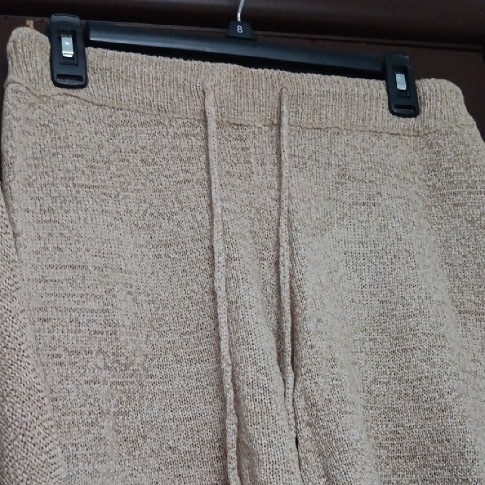 Elegant Off The Shoulder Tan Sweater and Shorts Set - Picture 3 of 3